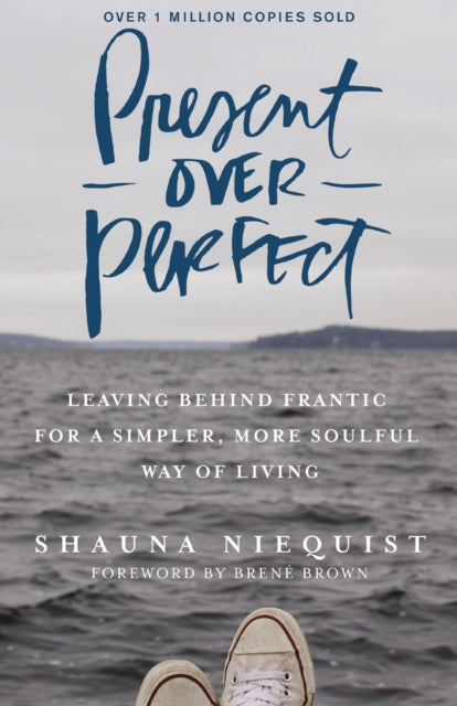 Present Over Perfect : Leaving Behind Frantic for a Simpler, More Soulful Way of Living - 9780310346715